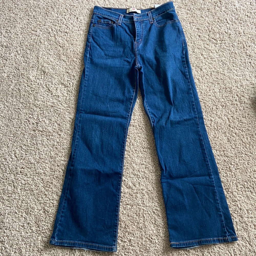 Levi’s Perfectly Slimming 512 Bootcut Jean 👖 10S